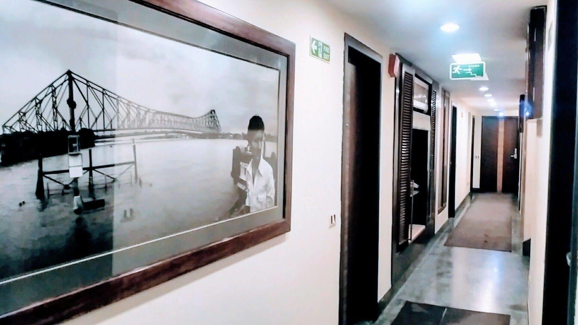 Hotel Metropole Kolkata Exterior photo
